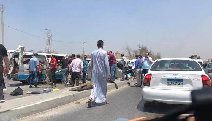 بالصور.. 10سيارات إسعاف تنقل ضحايا حادث الأتوستراد إلي 4 مستشفيات