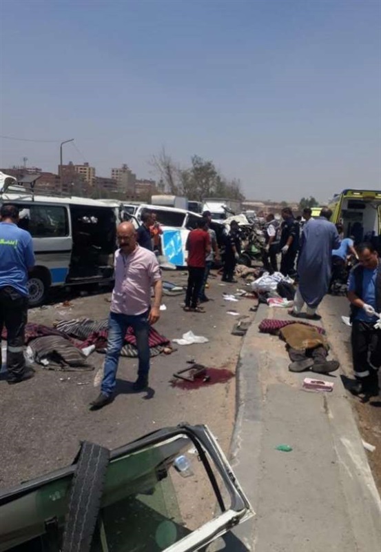 بالصور.. 10سيارات إسعاف تنقل ضحايا حادث الأتوستراد إلي 4 مستشفيات