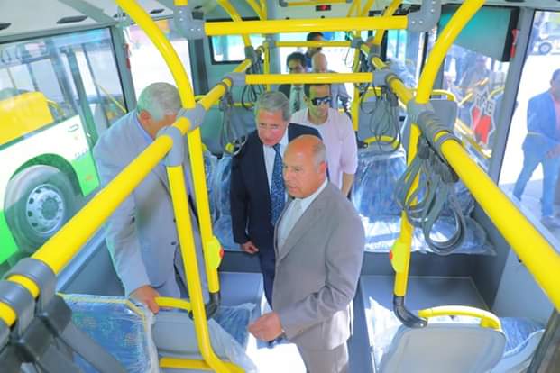 بالصور.. وزير النقل في جولة تفقدية بمصنع وسائل النقل mcv ممثل مرسيدس العالمية
