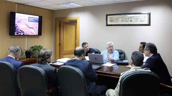اجتماع "وزير الآثار" بشأن العرض المتحفي للمرحلة الثانية الخاصة بالقاعات التاريخية بالمتحف المصري الكبير