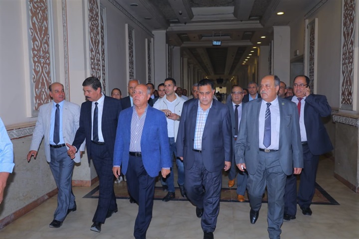 وزير النقل يعقد اجتماعًا موسعًا مع قيادات السكك الحديدية لمتابعة آخر المستجدات 