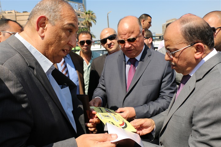 وزير التنمية المحلية ومحافظ القاهرة يتفقدان موقف عبد المنعم رياض