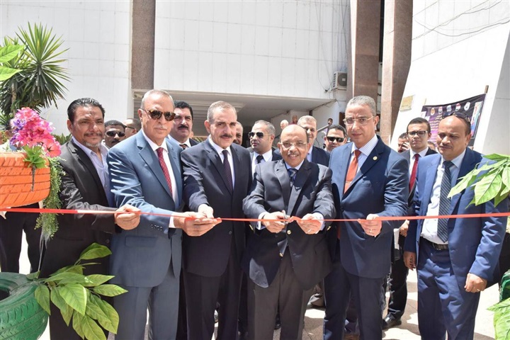 وزير التنمية المحلية ومحافظ أسيوط يفتتحان معرض منتجات مدارس التعليم الفني 