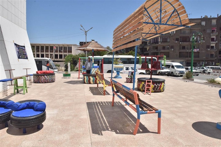 وزير التنمية المحلية ومحافظ أسيوط يفتتحان معرض منتجات مدارس التعليم الفني 