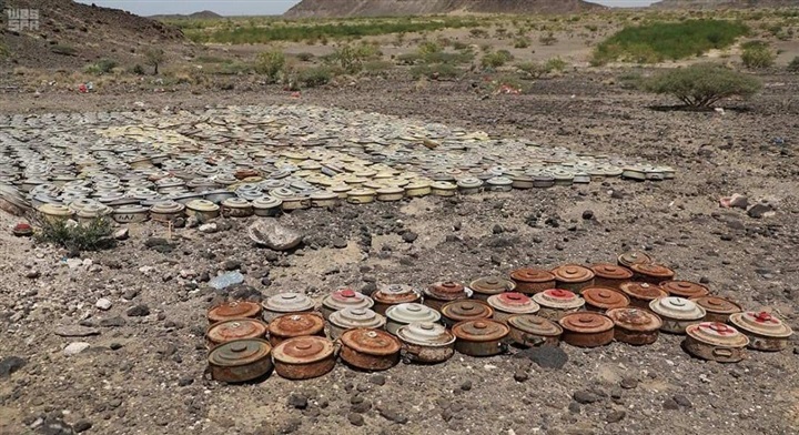 مركز الملك سلمان للإغاثة يوزع مساعدات إيوائية وسلالاً غذائية للنازحين وينتزع 901 لغم في اليمن مركز الملك سلمان للإغاثة يوزع مساعدات إيوائية وسلالاً غذائية للنازحين وينتزع 901 لغم في اليمن