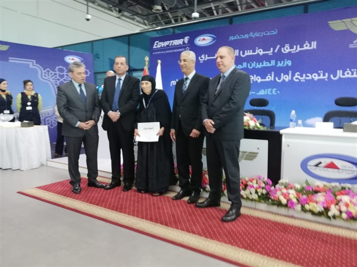 مصر للطيران تقدم تذاكر مجانية وتخفيضات احتفالا بتوديع أول رحلات الحج 