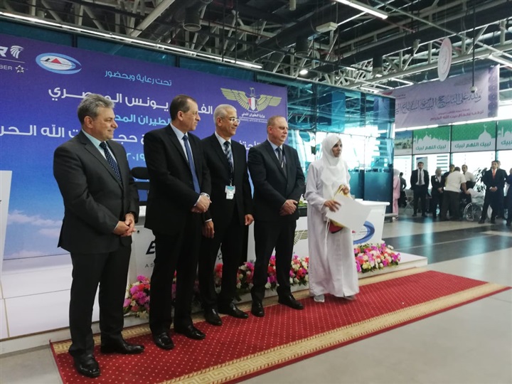 مصر للطيران تقدم تذاكر مجانية وتخفيضات احتفالا بتوديع أول رحلات الحج 