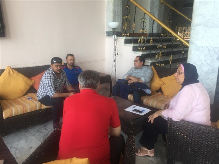 الكشف الطبي مجانًا على 692 طفل في قافلة طب القصر العيني بمطروح