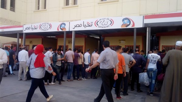 وزارة النقل تستجيب لما نشره "صدي العرب" وتركيب مظلات  أكشاك حجز التذاكر بمحطة مصر