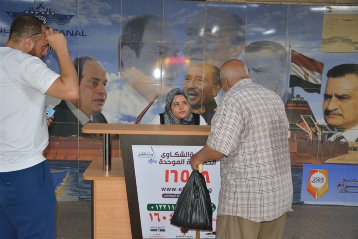 الصور الأولى لبدء تفعيل منظومة الشكاوى الحكومية الموحدة التابعة لمجلس الوزراء بالمحطات الرئيسية لمترو الأنفاق "كمرحلة أولى" بالخطوط الثلاثة 