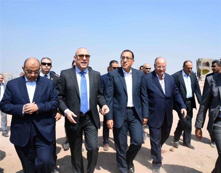 رئيس الوزراء يتفقد موقف الإزالات بمنطقة المدابغ بسور مجرى العيون تمهيداً لبدء أعمال التطوير