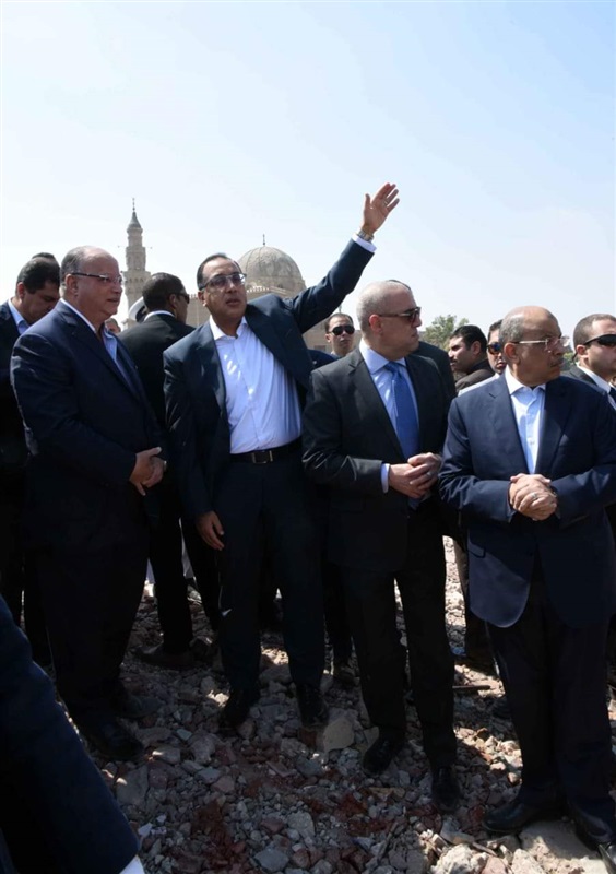 رئيس الوزراء يتفقد موقف الإزالات بمنطقة المدابغ بسور مجرى العيون تمهيداً لبدء أعمال التطوير