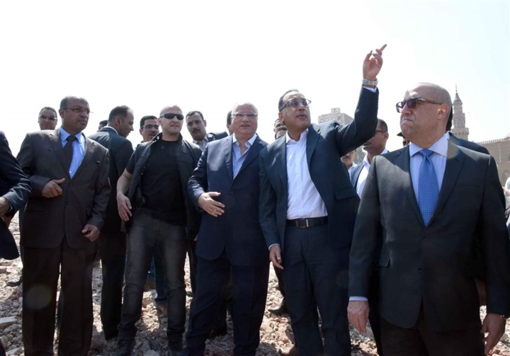 رئيس الوزراء يتفقد موقف الإزالات بمنطقة المدابغ بسور مجرى العيون تمهيداً لبدء أعمال التطوير