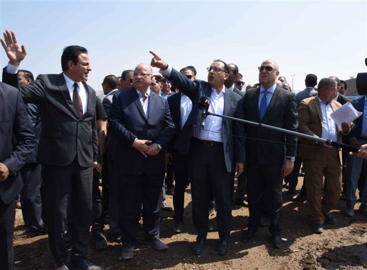 رئيس الوزراء يتفقد موقف الإزالات بمنطقة المدابغ بسور مجرى العيون تمهيداً لبدء أعمال التطوير