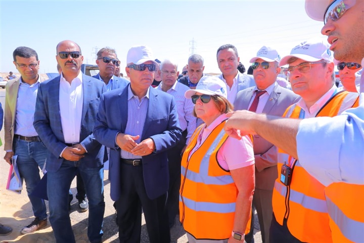 وزير النقل وسفيرة النرويج بالقاهرة ووفد البنك الاوربي في جولة تفقدية لعدد من المشروعات التنموية بمحافظة اسوان
