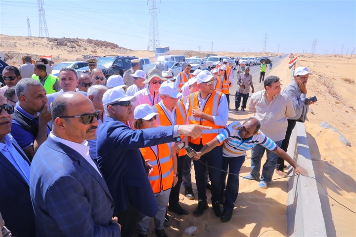 وزير النقل وسفيرة النرويج بالقاهرة ووفد البنك الاوربي في جولة تفقدية لعدد من المشروعات التنموية بمحافظة اسوان