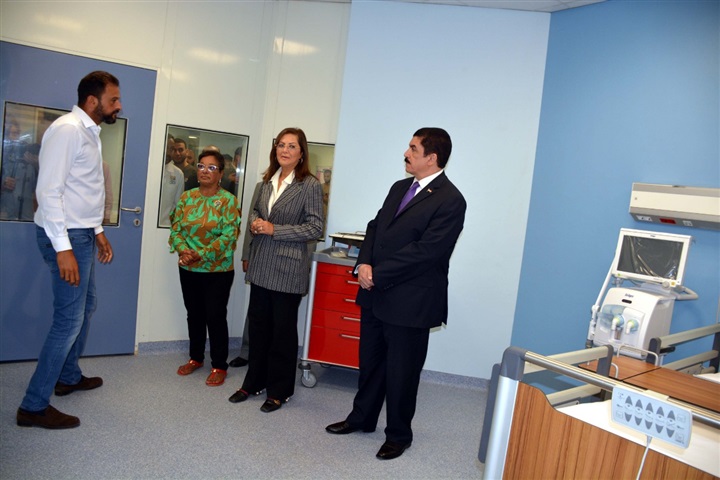 وزيرة التخطيط تتفقد أكبر مستشفي للأطفال في الشرق الأوسط بشبرا الخيمة 