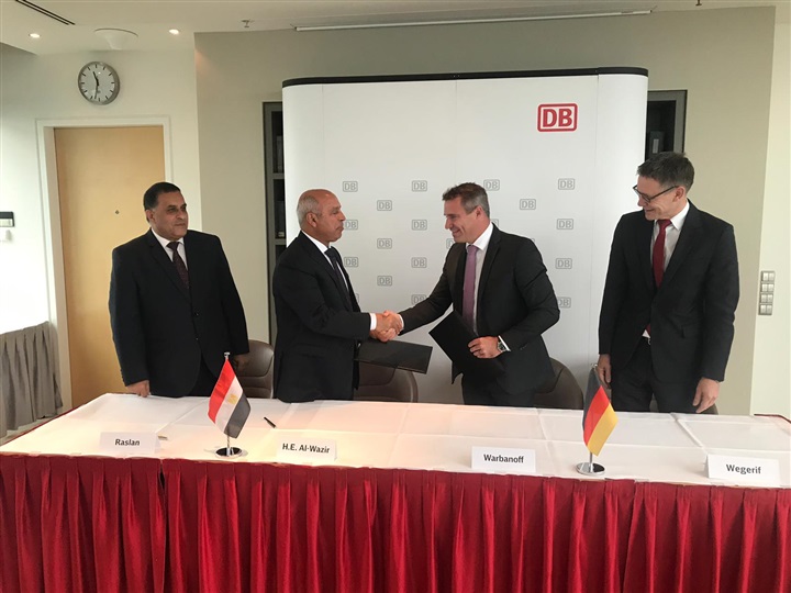 وزير النقل يشهد توقيع اتفاقية تعاون بشأن تقديم الخدمات الاستشارية وخدمات التدريب والتعليم بين الهيئة القومية لسكك حديد مصر و شركة سكك حديد ألمانيا  DB 