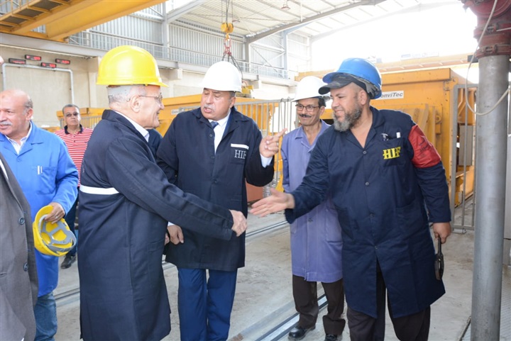 عمال الإنتاج الحربي يؤكدون التفافهم حول القيادة السياسية                                                                      