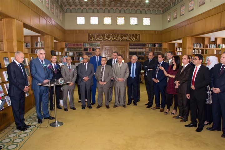 الجامعة العربية تُهدي مكتبة جامعة "الموصل" العراقية أكثر من 3 آلاف كتاب الجامعة العربية تُهدي مكتبة جامعة "الموصل" العراقية أكثر من 3 آلاف كتاب