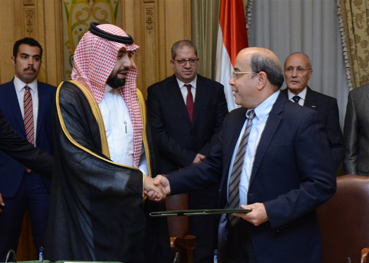 "العصار" يشهد توقيع مراسم تأسيس شركة في مجال تصنيع وإنتاج موانع التسريب