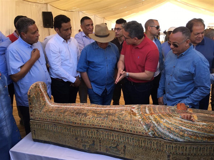 الكشف عن 30 تابوت خشبي آدمي ملون في حالة جيدة من الحفظ