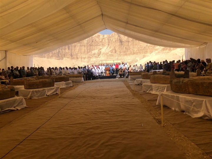 الكشف عن 30 تابوت خشبي آدمي ملون في حالة جيدة من الحفظ