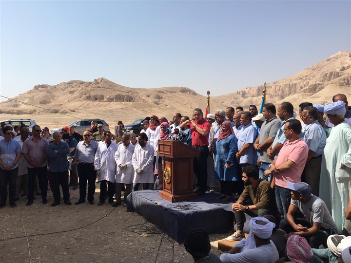 الكشف عن 30 تابوت خشبي آدمي ملون في حالة جيدة من الحفظ