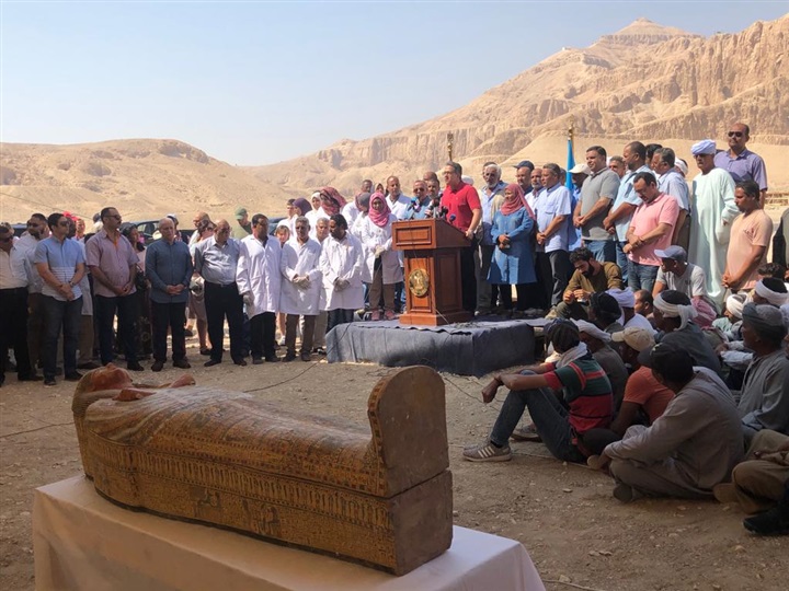 الكشف عن 30 تابوت خشبي آدمي ملون في حالة جيدة من الحفظ