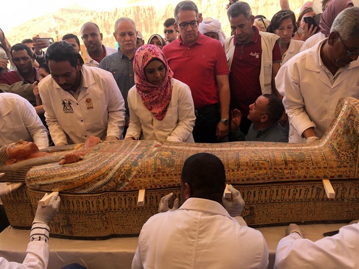 الكشف عن 30 تابوت خشبي آدمي ملون في حالة جيدة من الحفظ