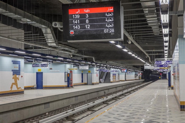 بالصور.. وزير النقل يفتتح محطة مترو هليوبوليس