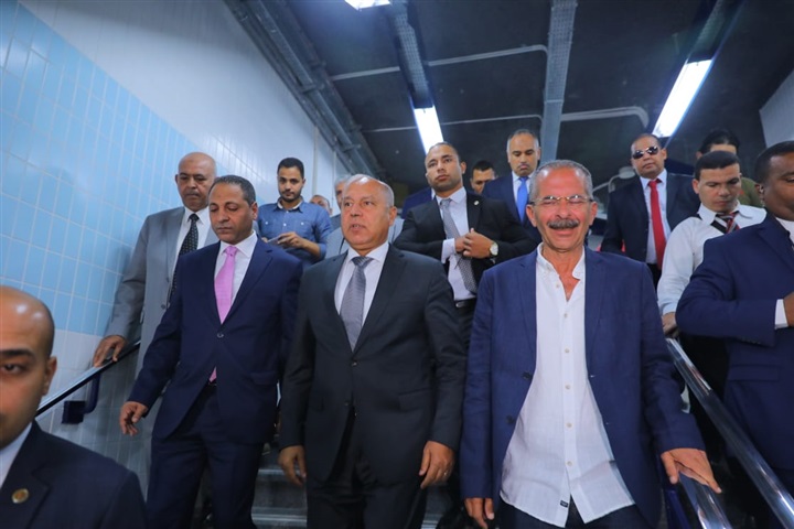 بالصور.. وزير النقل يفتتح محطة مترو هليوبوليس