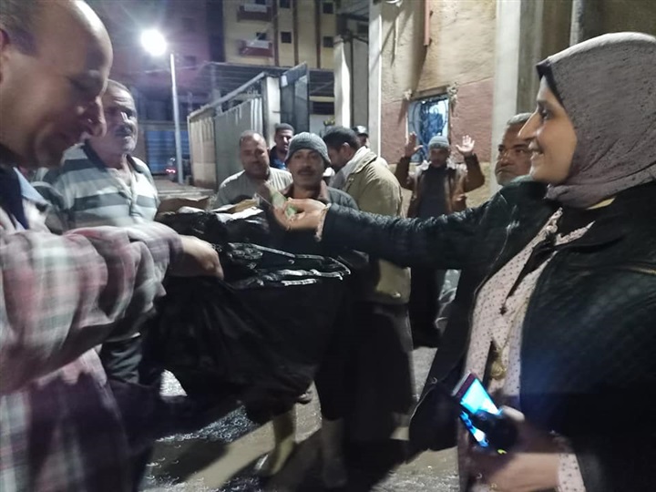 "جنود مجهولون".. عمال النظافة بكفر الشيخ يستحقون التحية