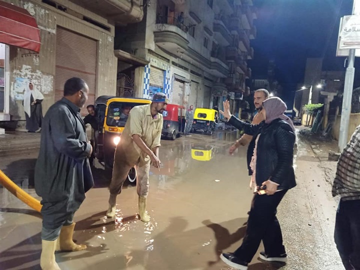 "جنود مجهولون".. عمال النظافة بكفر الشيخ يستحقون التحية