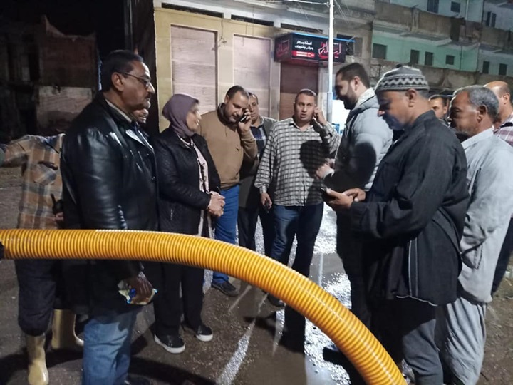 "جنود مجهولون".. عمال النظافة بكفر الشيخ يستحقون التحية