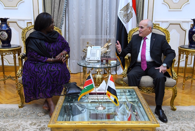 "العصار" يبحث مع وزيرة الدفاع الكينية سبل التعاون فى مجالات التصنيع 