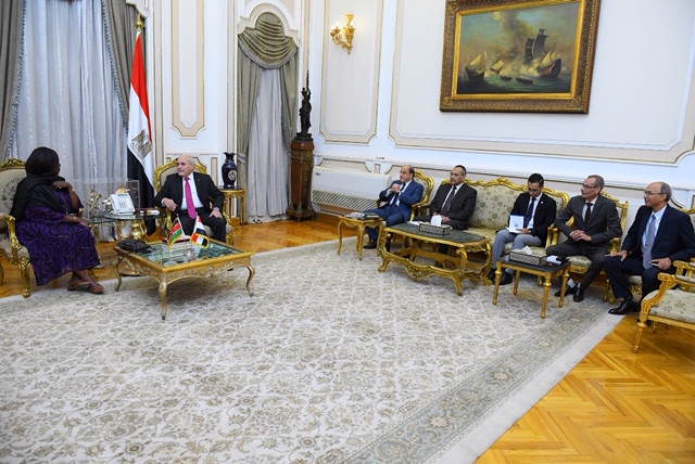 "العصار" يبحث مع وزيرة الدفاع الكينية سبل التعاون فى مجالات التصنيع 
