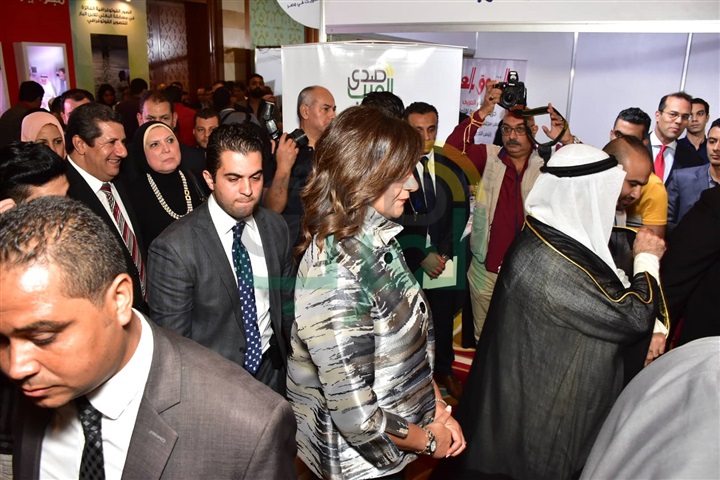 إطلالة ساحرة لنجوم الفن خلال فعاليات الأسبوع الكويتي الـ12