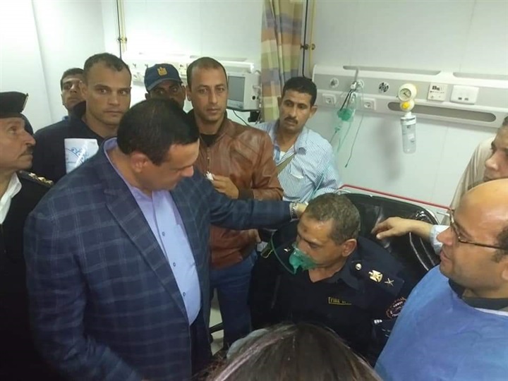 محافظ البحيرة يتوجه للإطمئنان على حالة المصابين بحريق قرية المواسير بإيتاى البارود