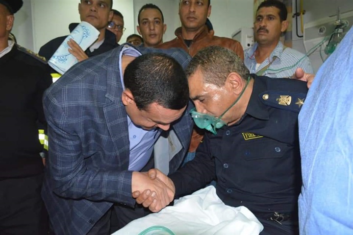 محافظ البحيرة يتوجه للإطمئنان على حالة المصابين بحريق قرية المواسير بإيتاى البارود