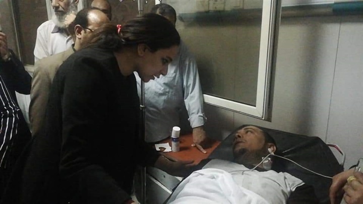 محافظ البحيرة يتوجه للإطمئنان على حالة المصابين بحريق قرية المواسير بإيتاى البارود