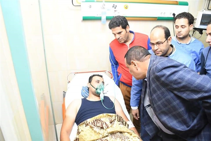 محافظ البحيرة يتوجه للإطمئنان على حالة المصابين بحريق قرية المواسير بإيتاى البارود