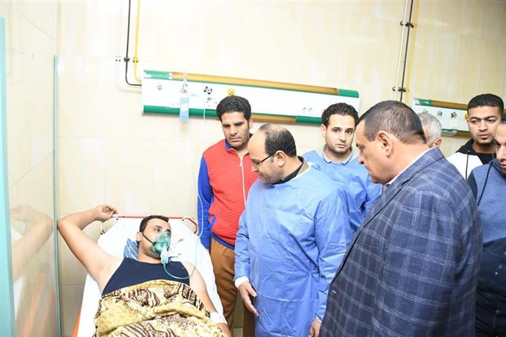 محافظ البحيرة يتوجه للإطمئنان على حالة المصابين بحريق قرية المواسير بإيتاى البارود