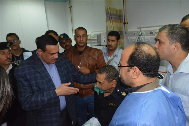 محافظ البحيرة يتوجه للإطمئنان على حالة المصابين بحريق قرية المواسير بإيتاى البارود