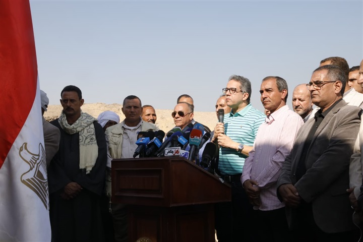 وزير الآثار يعلن عن كشف آثري جديد بمنطقة سقارة الآثرية