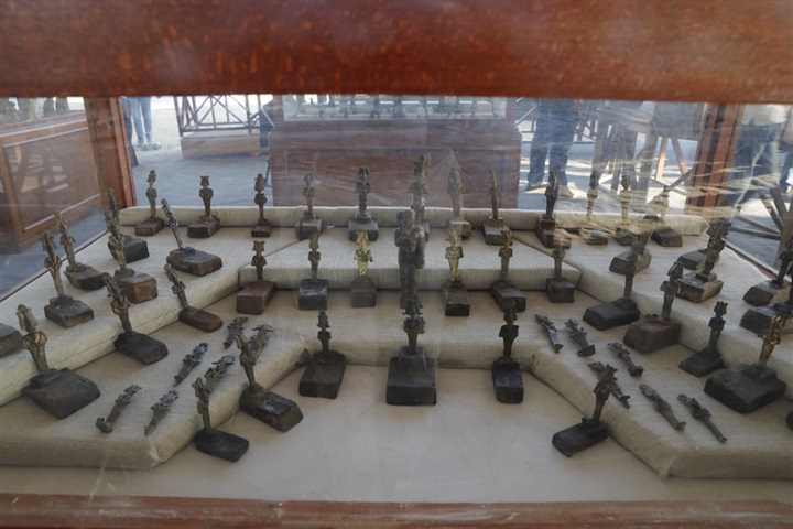 وزير الآثار يعلن عن كشف آثري جديد بمنطقة سقارة الآثرية