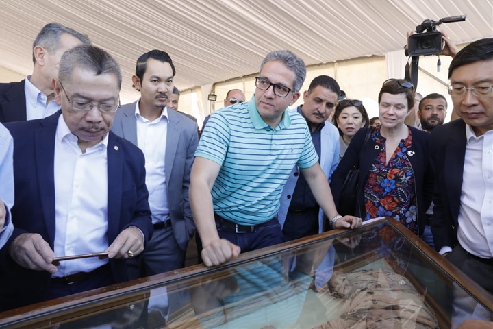 وزير الآثار يعلن عن كشف آثري جديد بمنطقة سقارة الآثرية