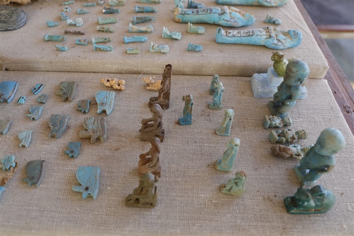 وزير الآثار يعلن عن كشف آثري جديد بمنطقة سقارة الآثرية