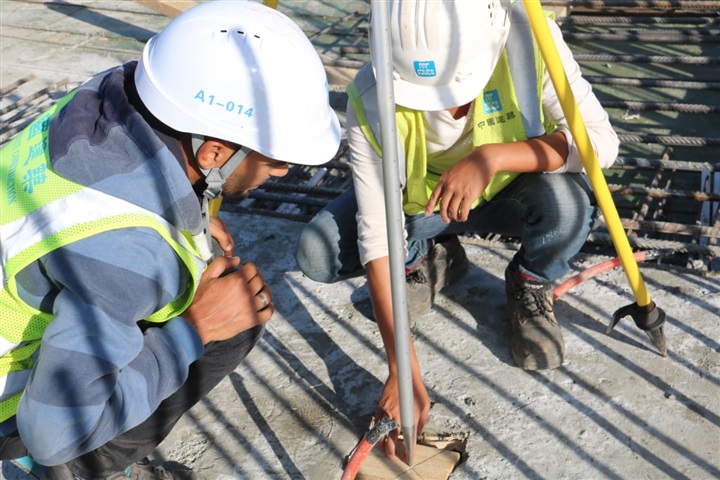 مهندسو المساحة المصريين.. قصص نجاح بالعاصمة الإدارية الجديدة