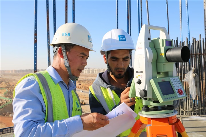 مهندسو المساحة المصريين.. قصص نجاح بالعاصمة الإدارية الجديدة